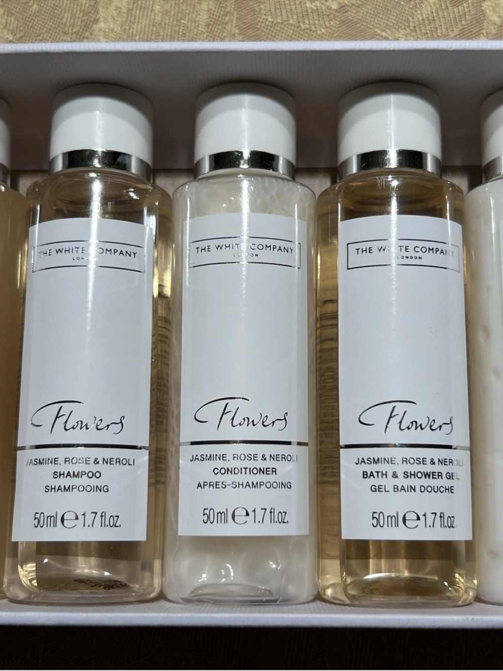 The White Company London Flowers bath & body Travel Size Gift Set Box - Picture 5 of 8